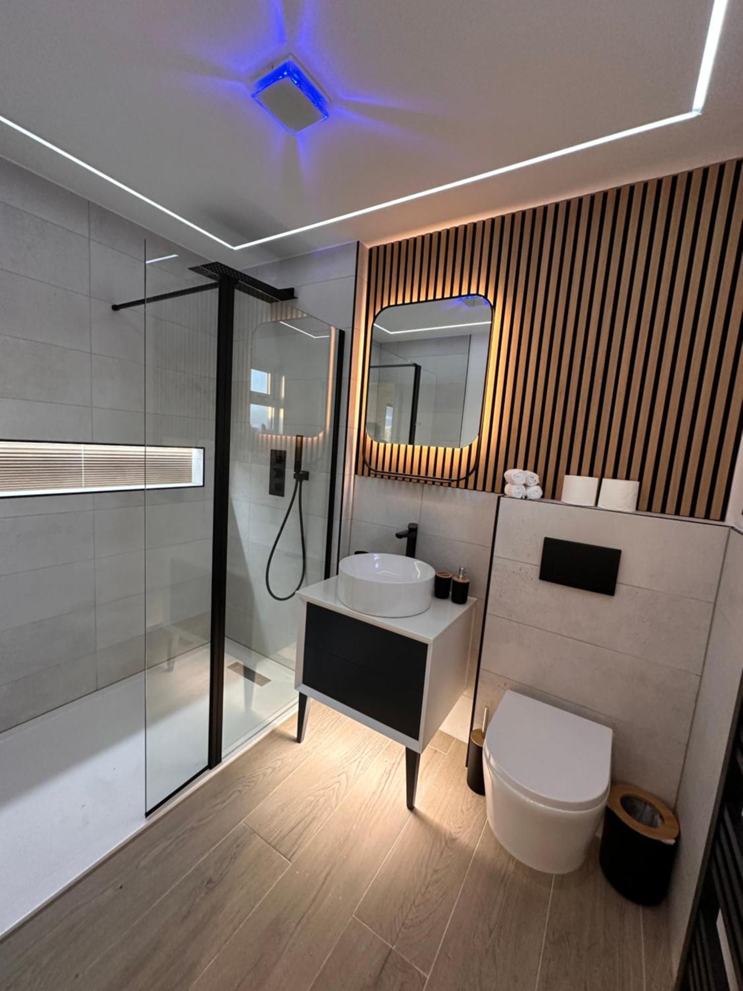 R5 - Luxury Private Ensuite Self-Contained Room - Newly Renovated 黑尔斯欧文 外观 照片