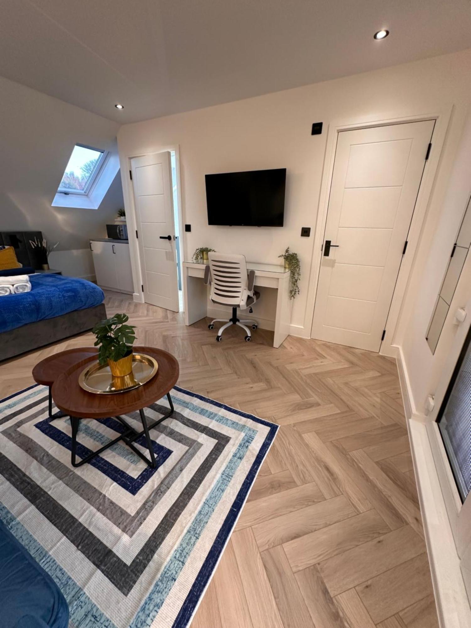 R5 - Luxury Private Ensuite Self-Contained Room - Newly Renovated 黑尔斯欧文 外观 照片