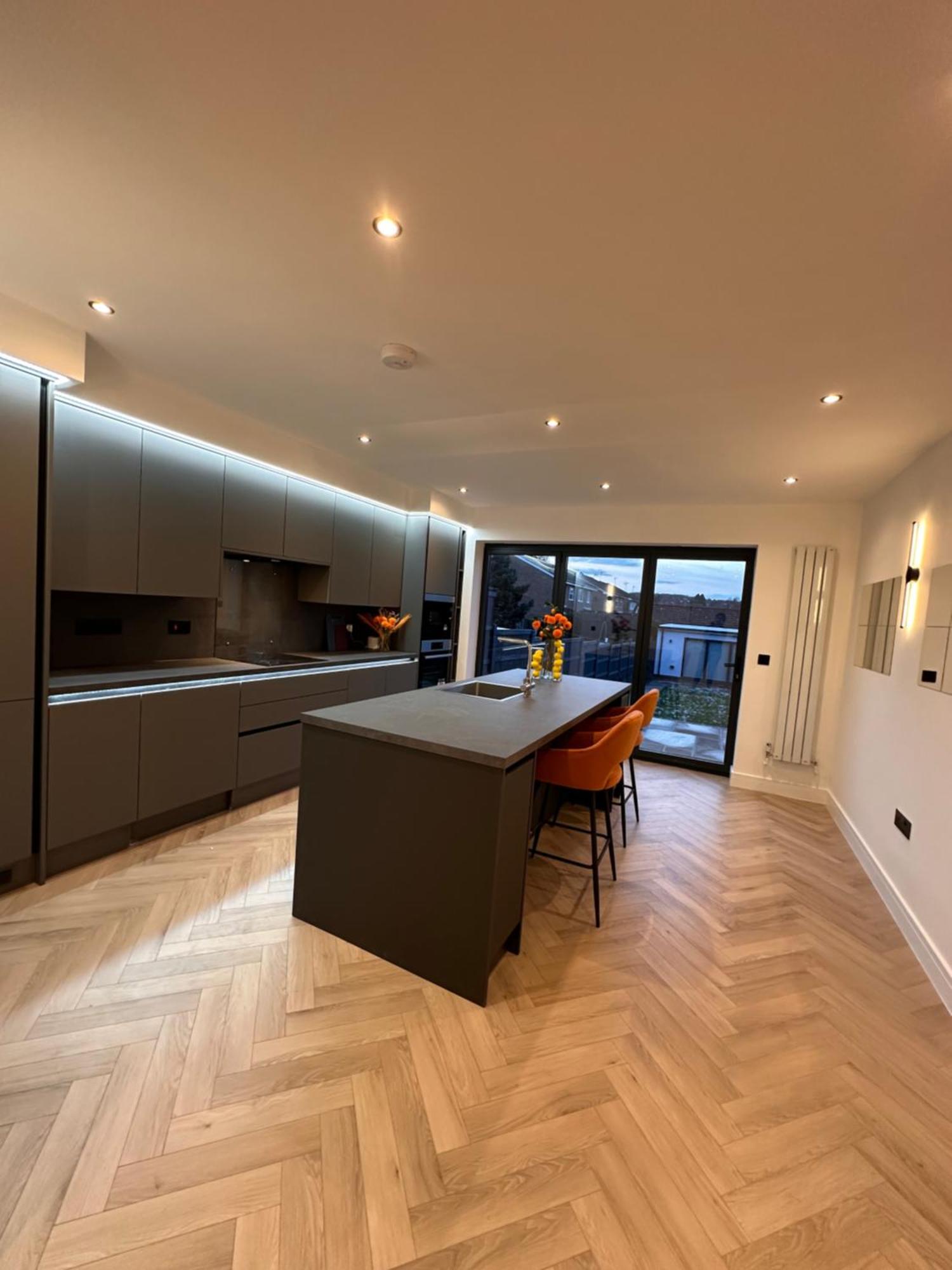 R5 - Luxury Private Ensuite Self-Contained Room - Newly Renovated 黑尔斯欧文 外观 照片
